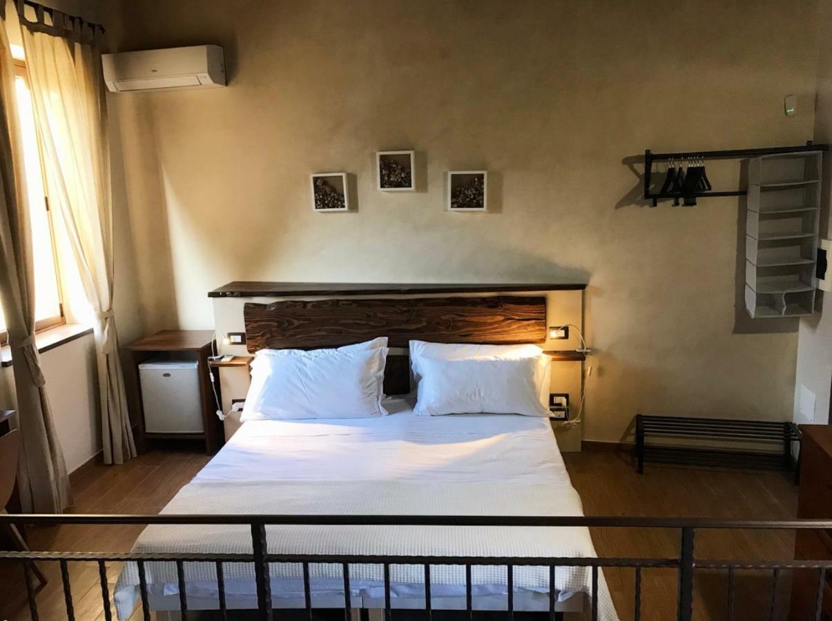 La Pergola Appartamenti Santa Lucia del Mela Eksteriør billede