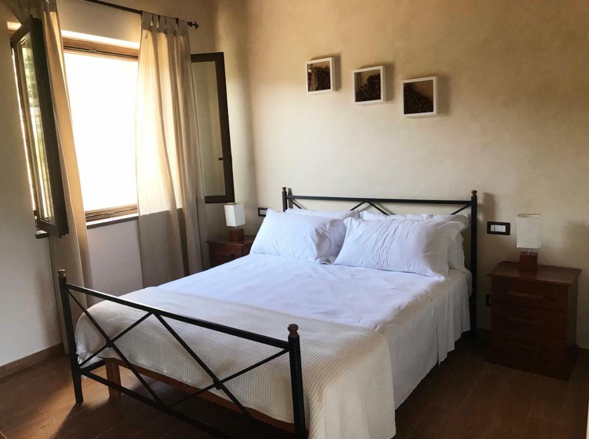 La Pergola Appartamenti Santa Lucia del Mela Eksteriør billede